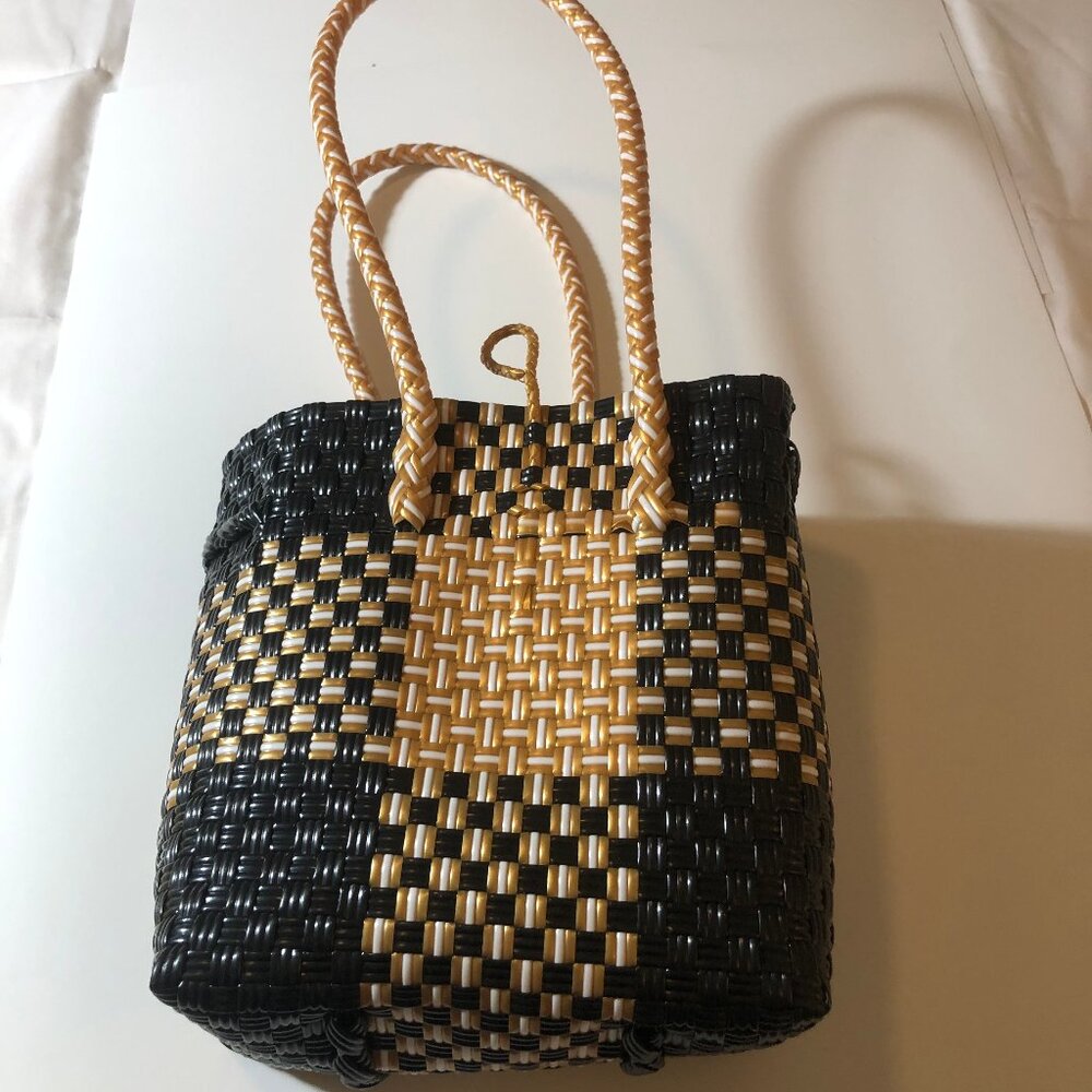 Unveil the artistry of everyday with our stunning handwoven tote - Picture 2 of 7